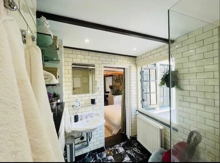 ホテル The Enlightened House Luxury Suites アムステルダム オランダ