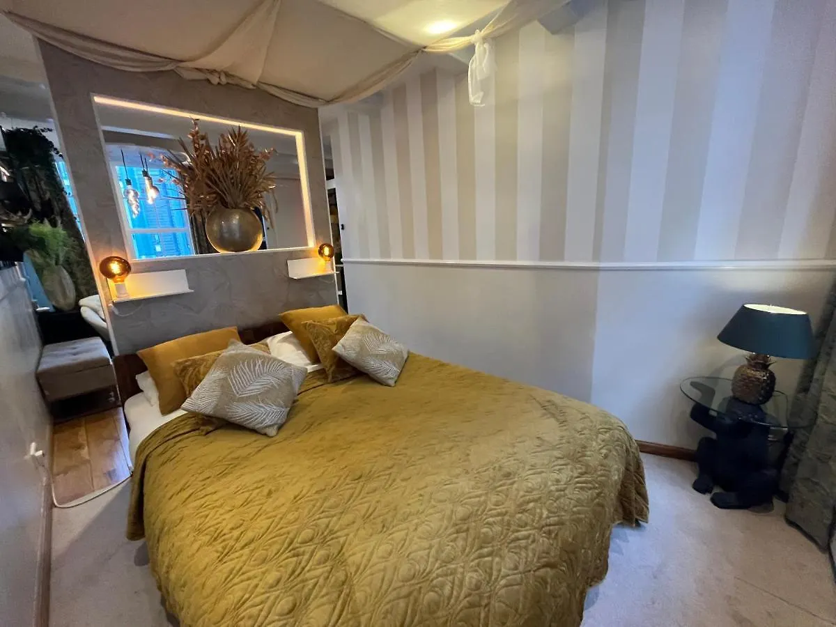 ホテル The Enlightened House Luxury Suites アムステルダム
