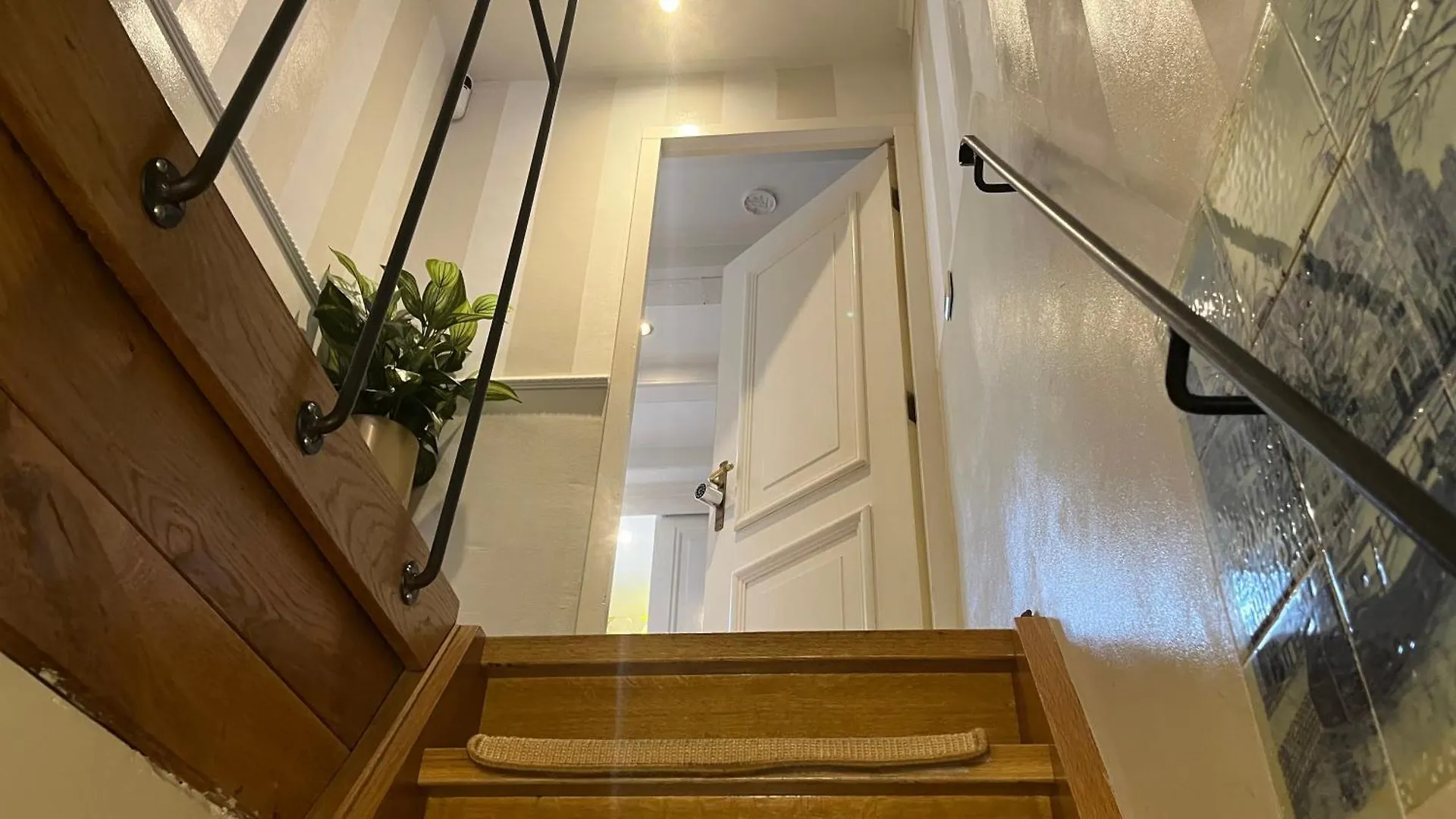 ホテル The Enlightened House Luxury Suites アムステルダム