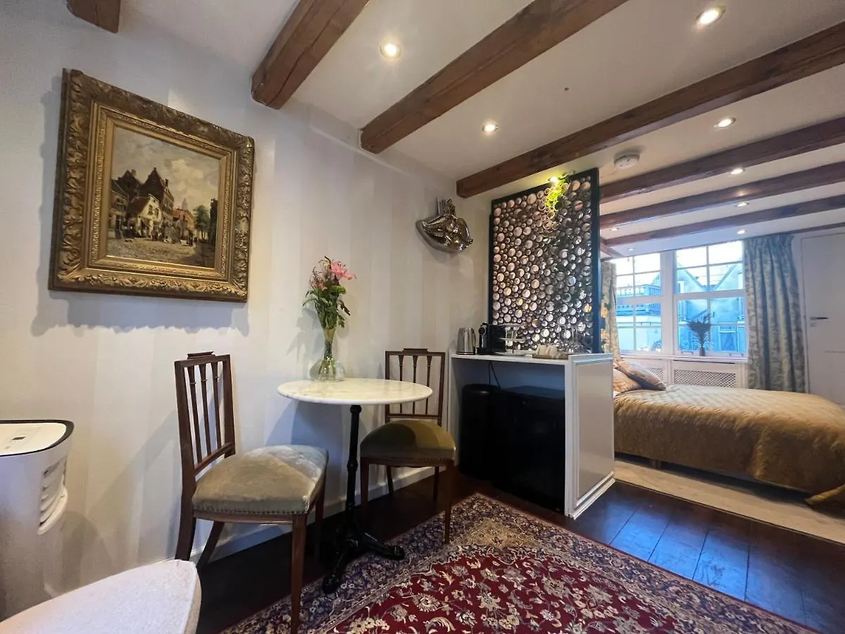 The Enlightened House Luxury Suites Amsterdam 0*,  Nizozemsko