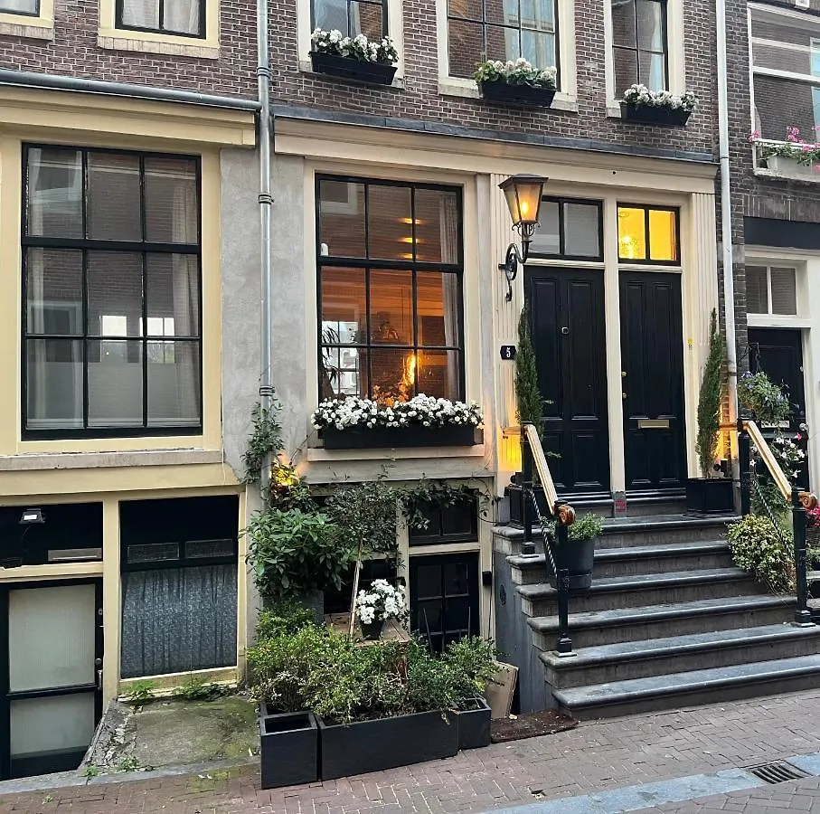 The Enlightened House Luxury Suites location